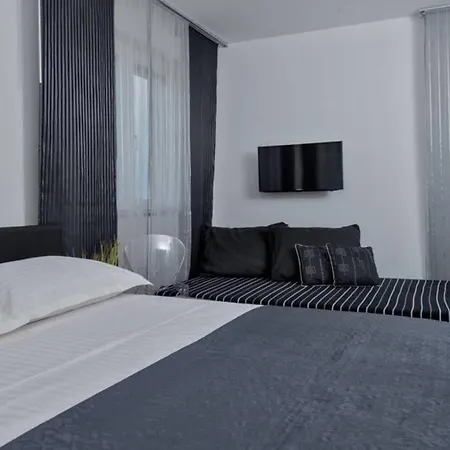 Ensidia Luxury Apartament *